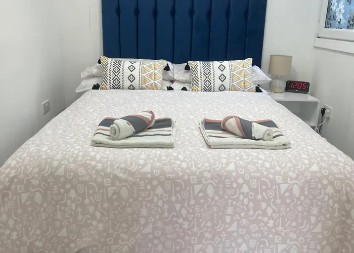 Penlea ~ 1 Bedroom Flat With Harbour View