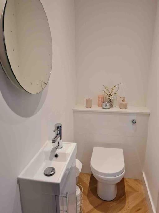 Penlea ~ 1 Bedroom Flat With Harbour View *
