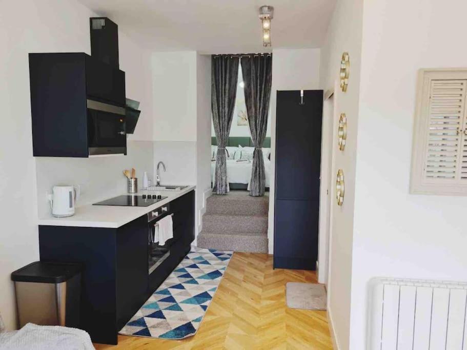 Penlea ~ 1 Bedroom Flat With Harbour View *