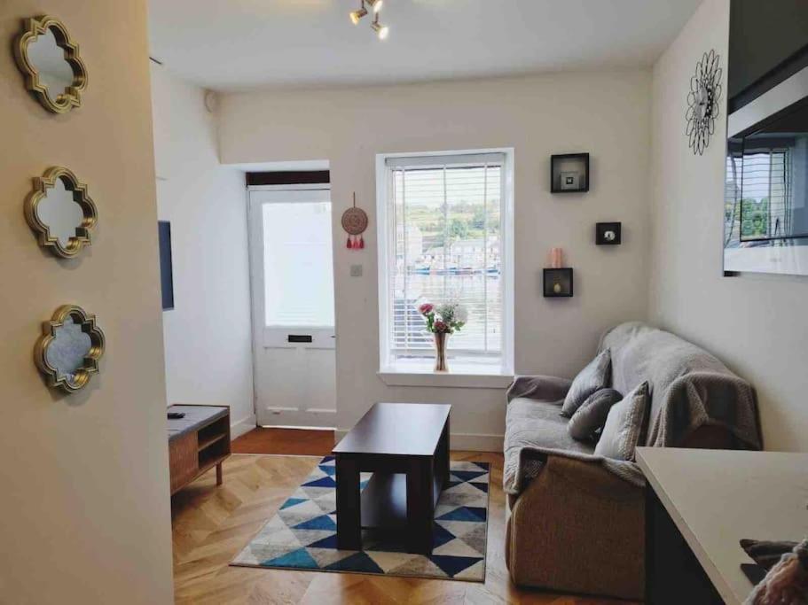 Penlea ~ 1 Bedroom Flat With Harbour View Apartment
